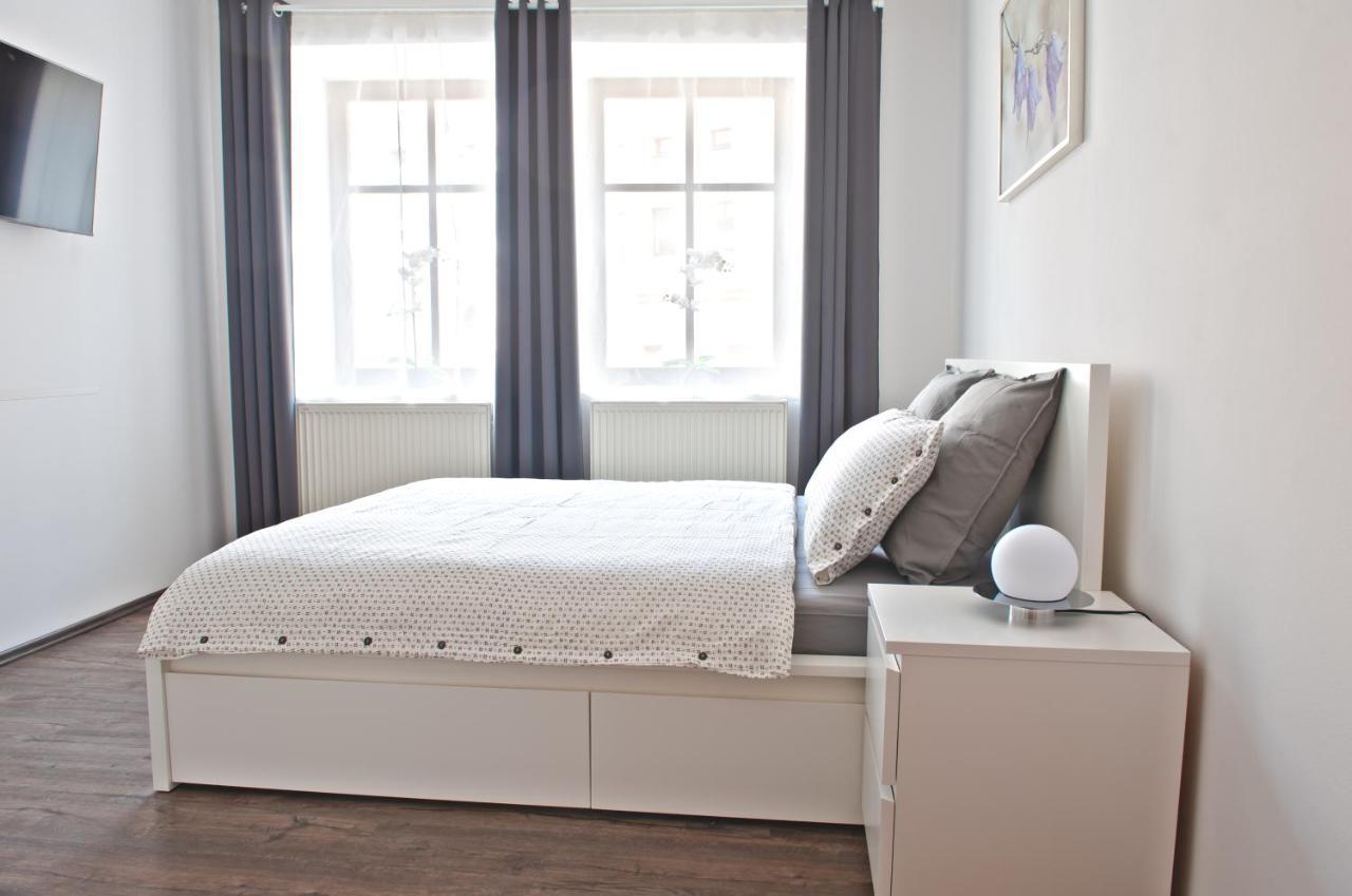 R&J Apartmany Броумов Экстерьер фото