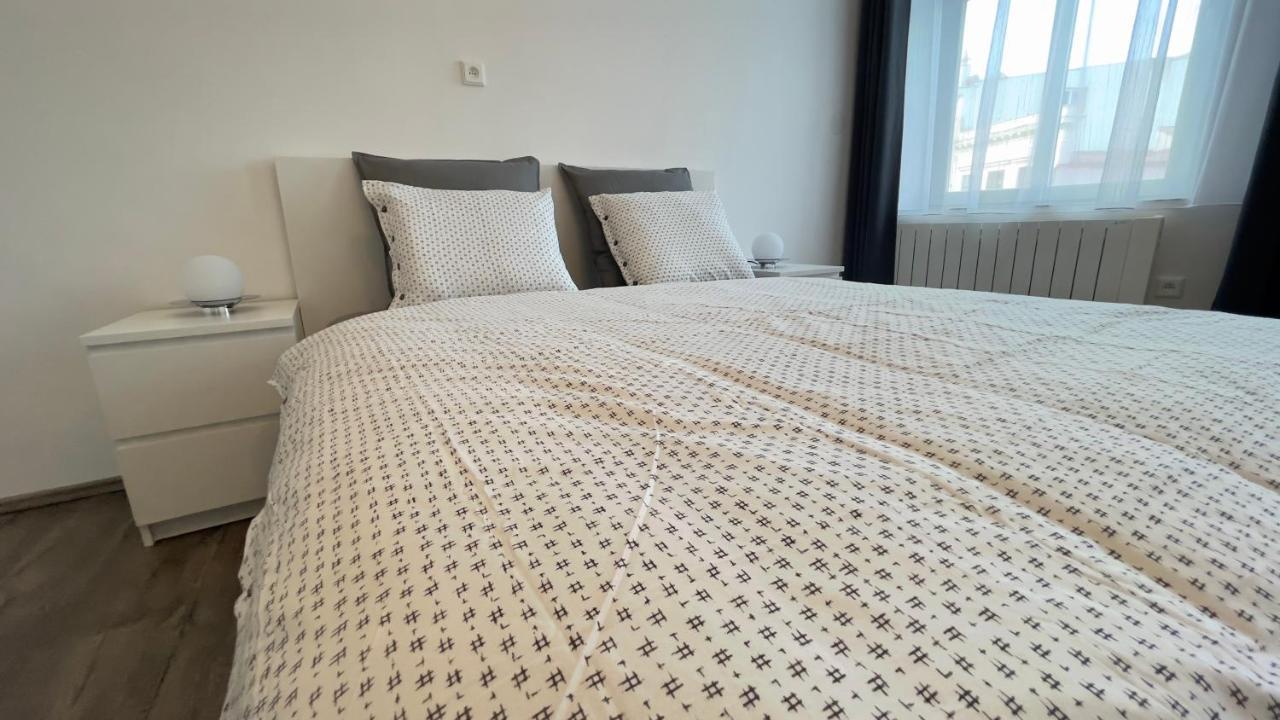 R&J Apartmany Броумов Экстерьер фото